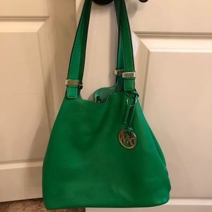 Green Michael Kors bag. Used. Excellent condition.